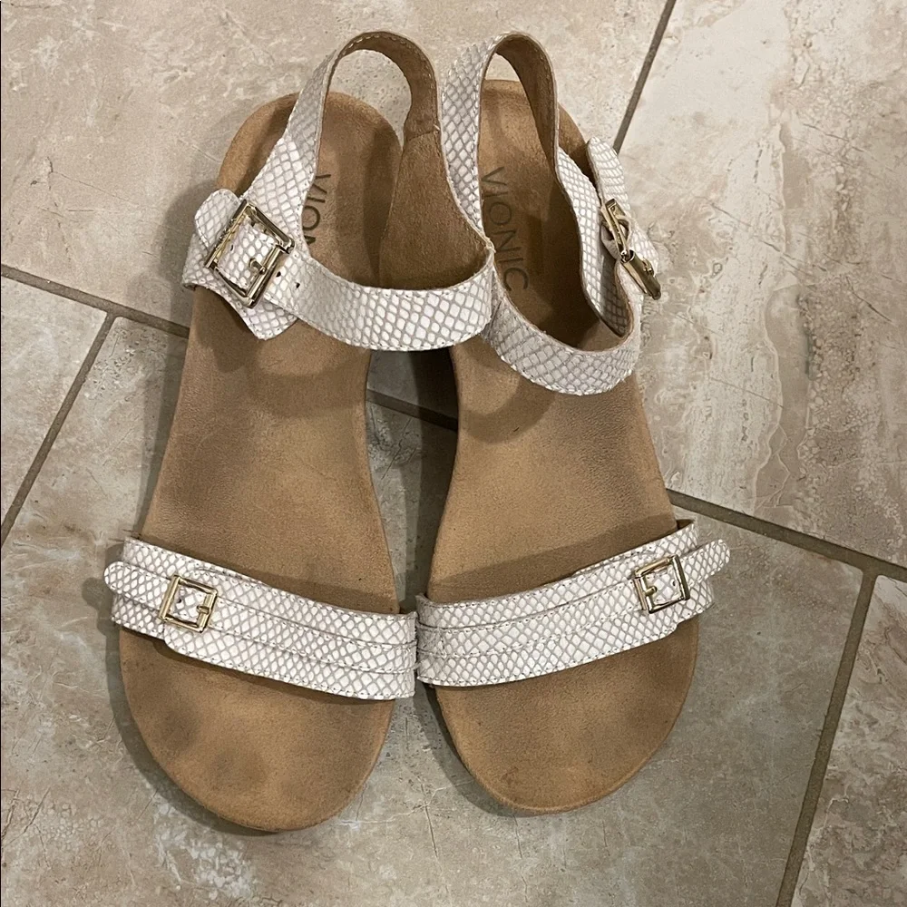 Vionic Laurie Comfort Sandals Low Wedge 8 White